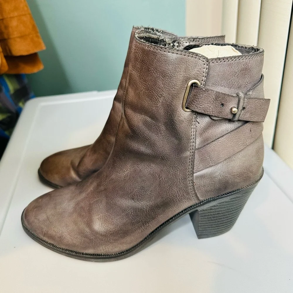 Madden Girl Klaudia Brown Faux Leather Ankle Booties Size 9